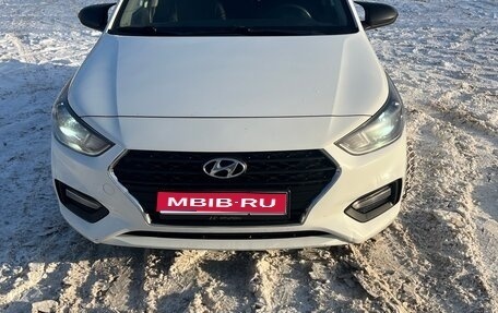 Hyundai Solaris II рестайлинг, 2017 год, 950 000 рублей, 1 фотография