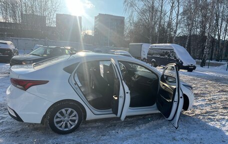 Hyundai Solaris II рестайлинг, 2017 год, 950 000 рублей, 5 фотография