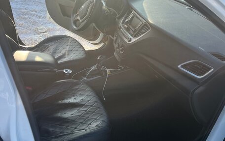 Hyundai Solaris II рестайлинг, 2017 год, 950 000 рублей, 7 фотография