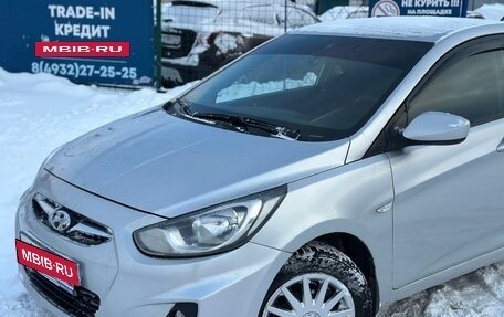 Hyundai Solaris II рестайлинг, 2011 год, 480 000 рублей, 2 фотография
