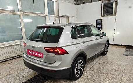 Volkswagen Tiguan II, 2018 год, 2 350 000 рублей, 3 фотография