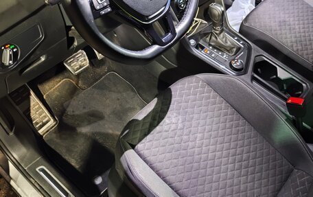 Volkswagen Tiguan II, 2018 год, 2 350 000 рублей, 17 фотография