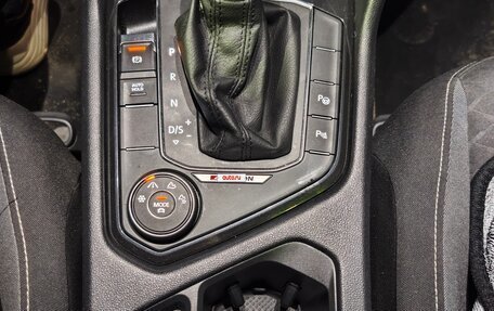 Volkswagen Tiguan II, 2018 год, 2 350 000 рублей, 19 фотография