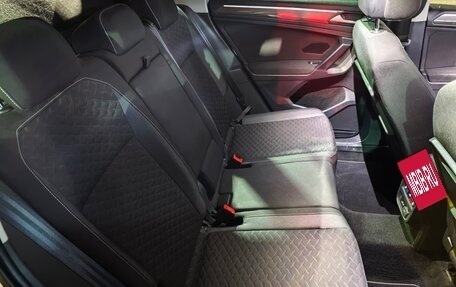 Volkswagen Tiguan II, 2018 год, 2 350 000 рублей, 21 фотография