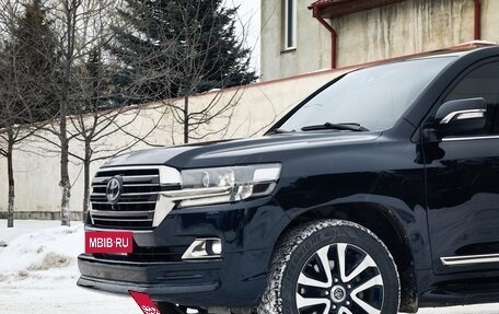 Toyota Land Cruiser 200, 2017 год, 5 850 000 рублей, 5 фотография