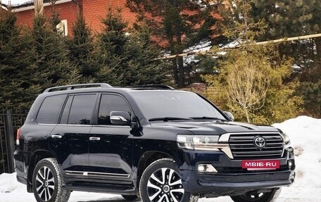 Toyota Land Cruiser 200, 2017 год, 5 850 000 рублей, 6 фотография