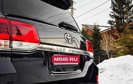 Toyota Land Cruiser 200, 2017 год, 5 850 000 рублей, 13 фотография