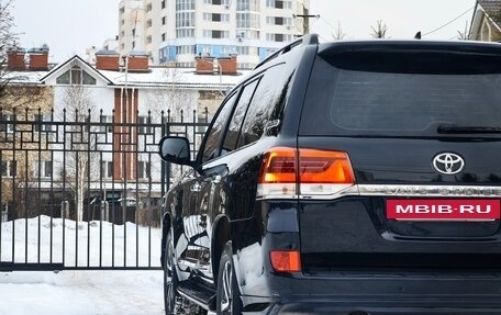 Toyota Land Cruiser 200, 2017 год, 5 850 000 рублей, 15 фотография