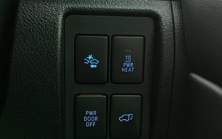 Toyota Land Cruiser 200, 2017 год, 5 850 000 рублей, 28 фотография