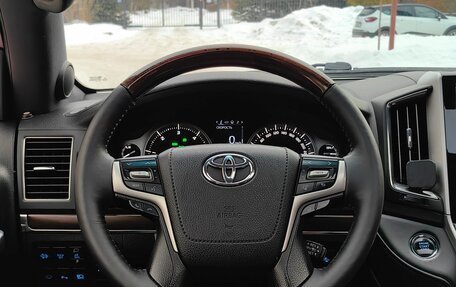 Toyota Land Cruiser 200, 2017 год, 5 850 000 рублей, 30 фотография