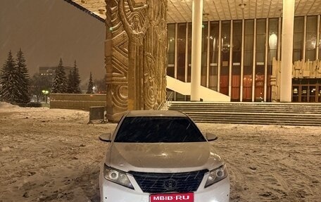 Toyota Camry, 2012 год, 1 100 000 рублей, 3 фотография