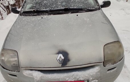 Renault Clio III, 2001 год, 250 000 рублей, 2 фотография