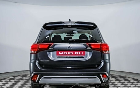 Mitsubishi Outlander III рестайлинг 3, 2021 год, 2 399 000 рублей, 6 фотография
