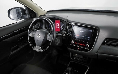 Mitsubishi Outlander III рестайлинг 3, 2021 год, 2 399 000 рублей, 9 фотография