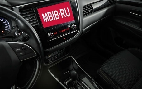 Mitsubishi Outlander III рестайлинг 3, 2021 год, 2 399 000 рублей, 21 фотография