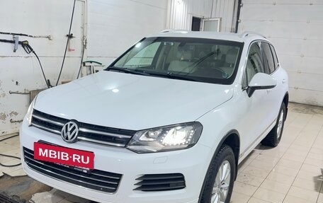 Volkswagen Touareg III, 2012 год, 2 333 000 рублей, 2 фотография