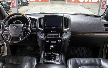 Toyota Land Cruiser 200, 2018 год, 6 498 000 рублей, 14 фотография