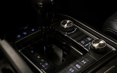 Toyota Land Cruiser 200, 2018 год, 6 498 000 рублей, 18 фотография