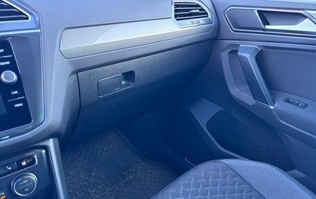 Volkswagen Tiguan II, 2018 год, 2 599 000 рублей, 19 фотография