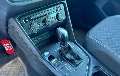 Volkswagen Tiguan II, 2018 год, 2 599 000 рублей, 13 фотография