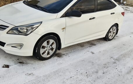 Hyundai Solaris II рестайлинг, 2014 год, 850 000 рублей, 5 фотография