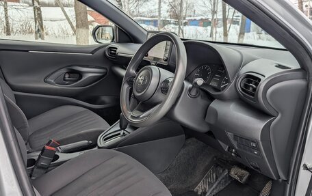 Toyota Yaris, 2020 год, 1 090 000 рублей, 14 фотография