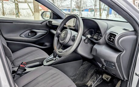 Toyota Yaris, 2020 год, 1 090 000 рублей, 8 фотография