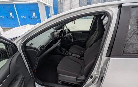 Toyota Yaris, 2020 год, 1 090 000 рублей, 13 фотография