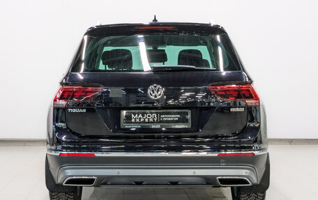 Volkswagen Tiguan II, 2018 год, 3 350 000 рублей, 6 фотография