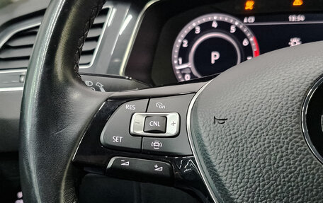 Volkswagen Tiguan II, 2018 год, 3 350 000 рублей, 26 фотография