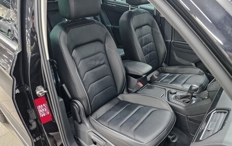 Volkswagen Tiguan II, 2018 год, 3 350 000 рублей, 22 фотография