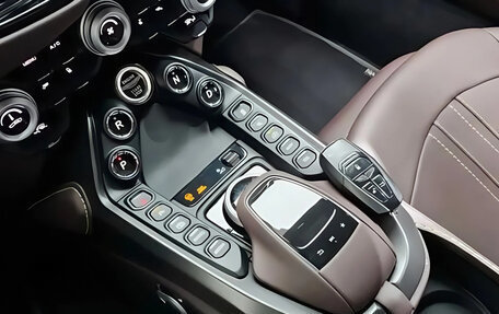 Aston Martin V8 Vantage IV, 2023 год, 18 055 000 рублей, 10 фотография