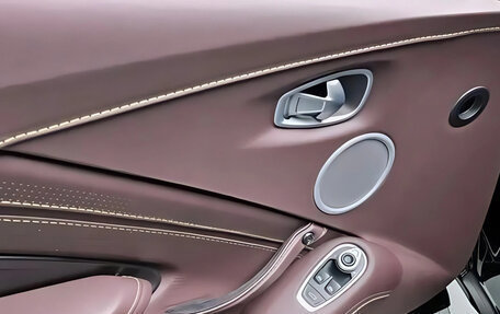 Aston Martin V8 Vantage IV, 2023 год, 18 055 000 рублей, 13 фотография