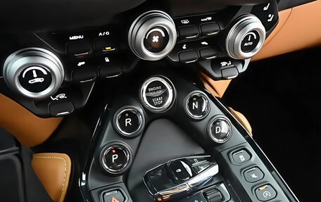 Aston Martin V8 Vantage IV, 2023 год, 18 050 000 рублей, 5 фотография