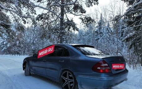 Mercedes-Benz E-Класс, 2004 год, 640 000 рублей, 3 фотография