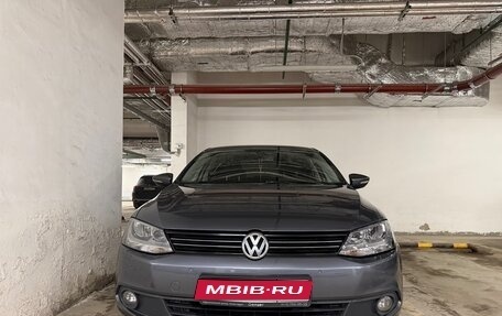Volkswagen Jetta VI, 2013 год, 999 000 рублей, 1 фотография