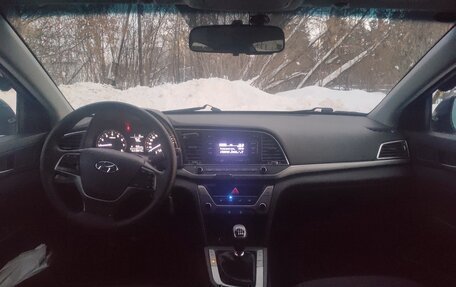 Hyundai Elantra VI рестайлинг, 2018 год, 1 550 000 рублей, 3 фотография