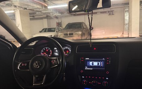 Volkswagen Jetta VI, 2013 год, 999 000 рублей, 4 фотография