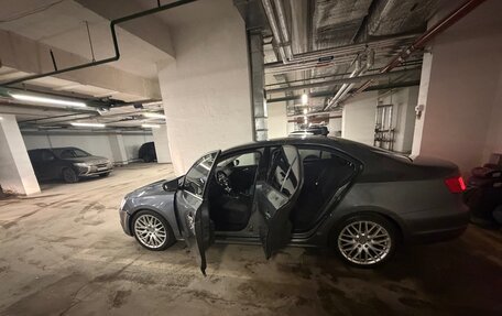 Volkswagen Jetta VI, 2013 год, 999 000 рублей, 6 фотография