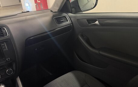 Volkswagen Jetta VI, 2013 год, 999 000 рублей, 12 фотография