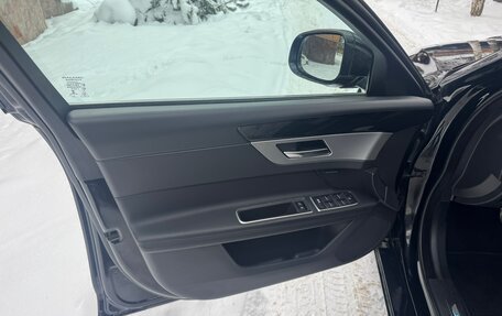 Jaguar XF II, 2020 год, 2 500 000 рублей, 15 фотография