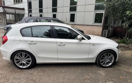 BMW 1 серия, 2010 год, 900 000 рублей, 2 фотография