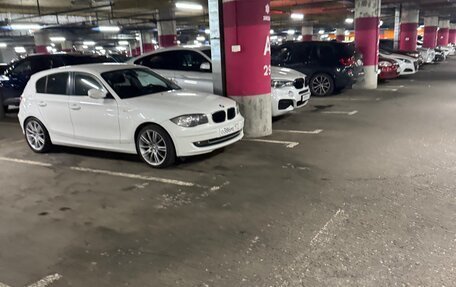 BMW 1 серия, 2010 год, 900 000 рублей, 20 фотография