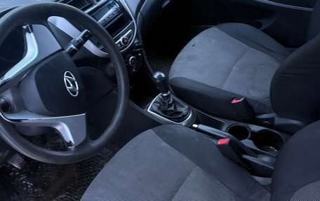 Hyundai Solaris II рестайлинг, 2013 год, 450 000 рублей, 5 фотография