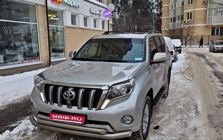 Toyota Land Cruiser Prado 150 рестайлинг 2, 2014 год, 4 100 000 рублей, 3 фотография