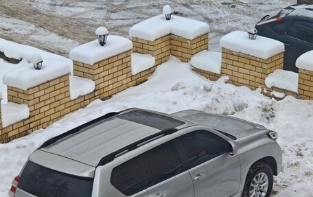 Toyota Land Cruiser Prado 150 рестайлинг 2, 2014 год, 4 100 000 рублей, 10 фотография