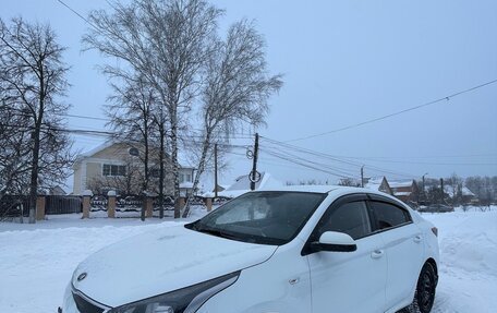 KIA Rio IV, 2018 год, 1 230 000 рублей, 2 фотография