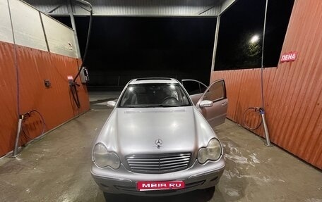 Mercedes-Benz C-Класс, 2003 год, 580 000 рублей, 1 фотография