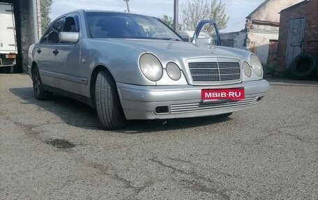 Mercedes-Benz E-Класс, 1997 год, 280 000 рублей, 1 фотография