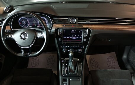 Volkswagen Passat B8 рестайлинг, 2015 год, 1 699 600 рублей, 9 фотография